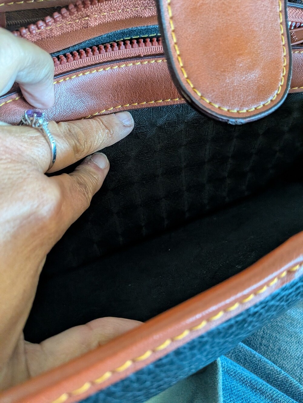 Dooney & Bourke Vintage 1990 Black Pebbled Leather Crossbody - Picture 11 of 15